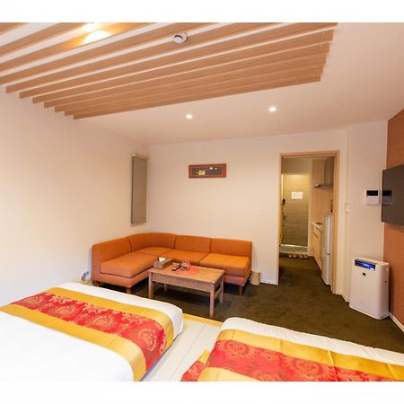 Grand Base Hiroshima Ekimae Aparthotel Buitenkant foto