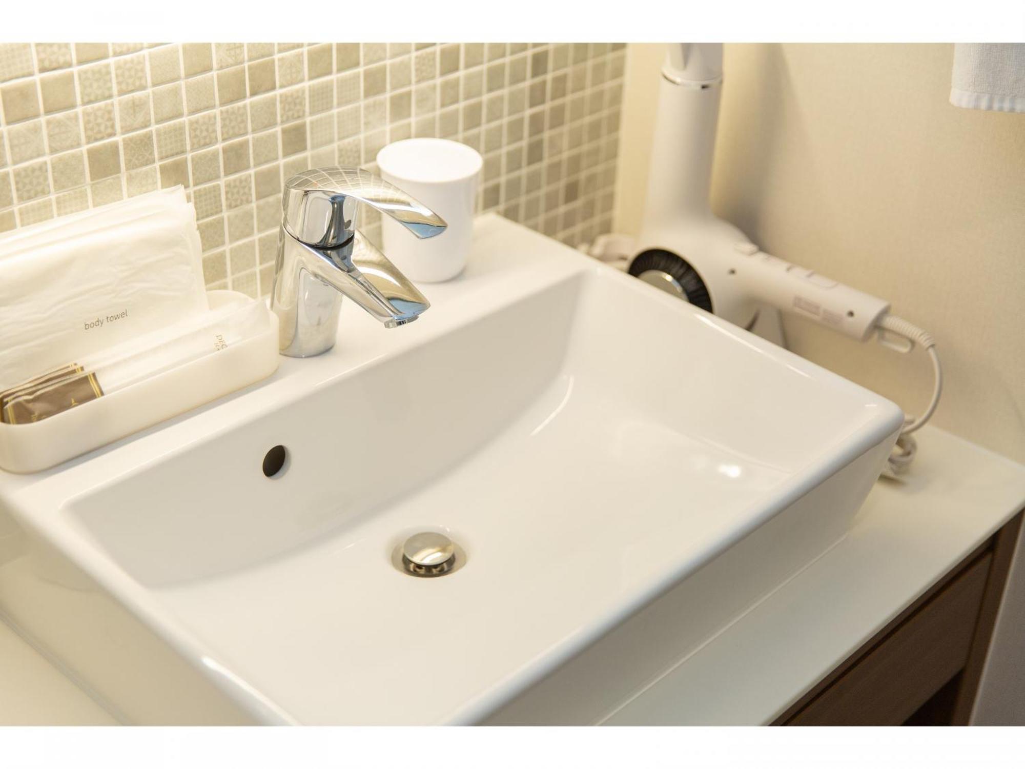 Grand Base Hiroshima Ekimae Aparthotel Buitenkant foto