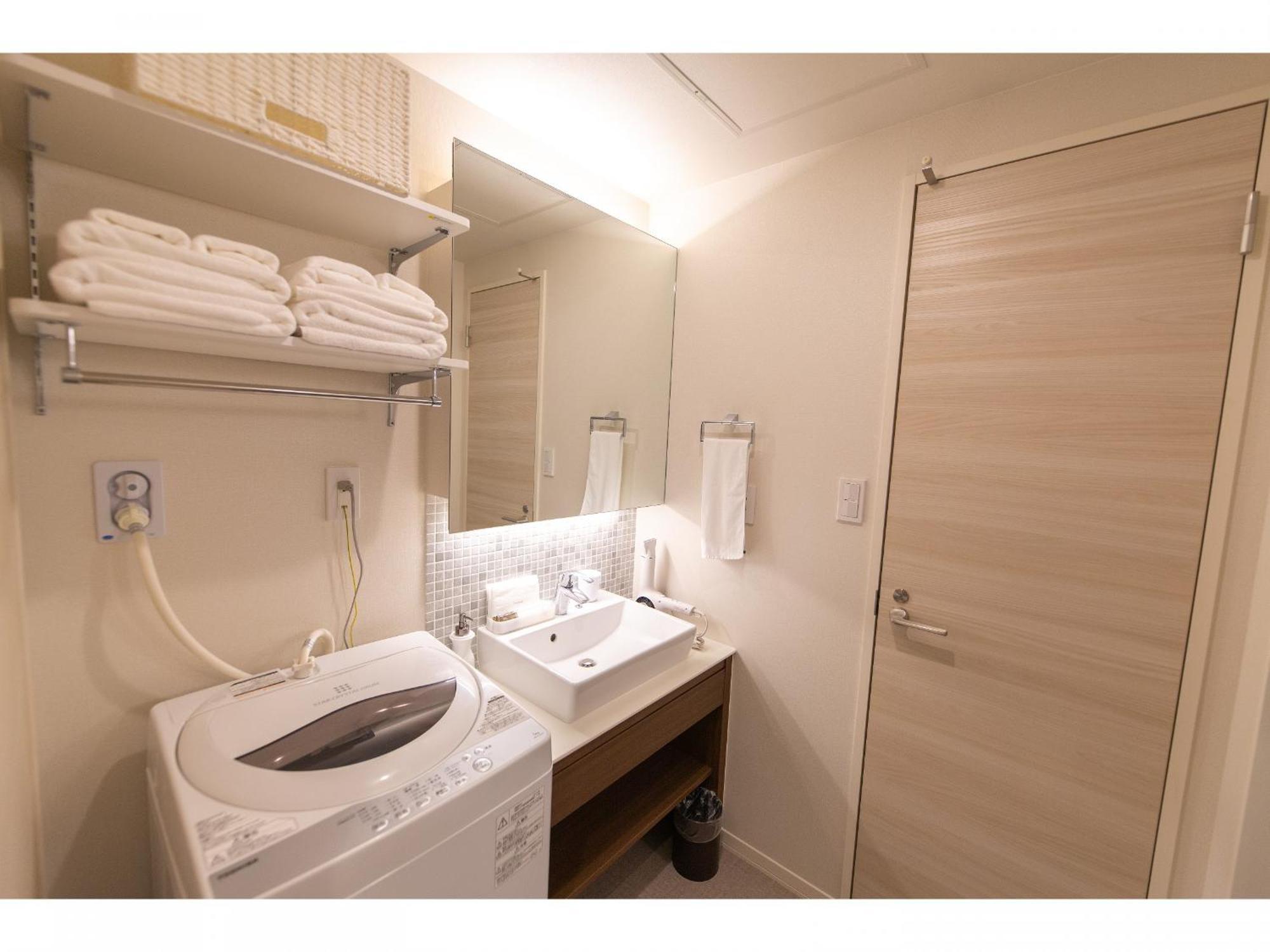 Grand Base Hiroshima Ekimae Aparthotel Buitenkant foto